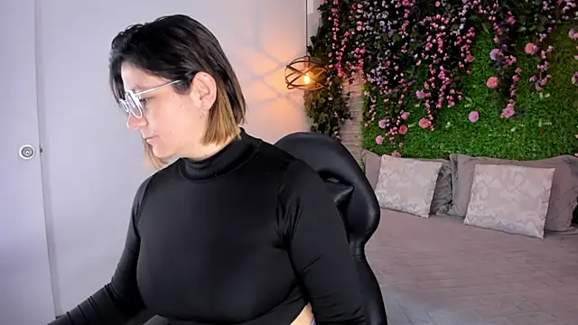 SarahDeyvis online show from 01-13-26, 01:26