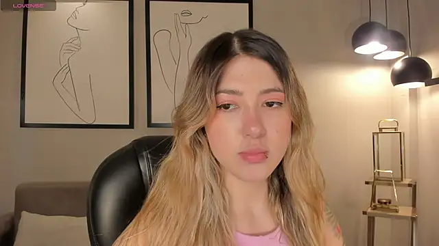 EveBensonX online show from 04-12-26, 06:00