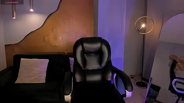 EveBensonX online show from 02-04-26, 12:11