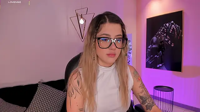 EveBensonX online show from 09-18-25, 12:19