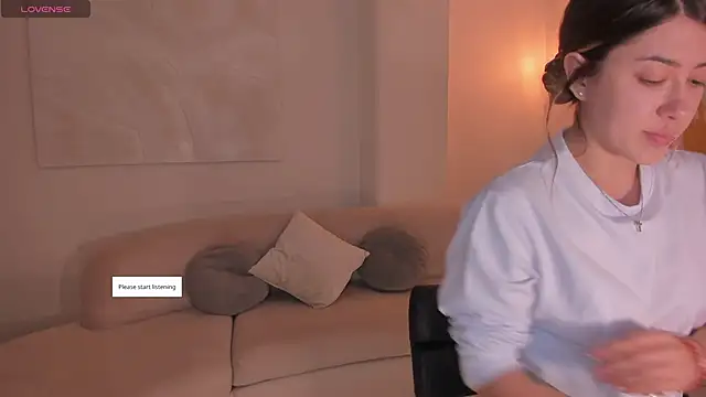 EveBensonX online show from 05-03-26, 10:46