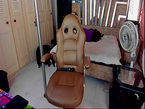Snapshot of cute_sassy chatting on 09-09-25, 04:49 cute sassy online show from 09-09-25, 04:49