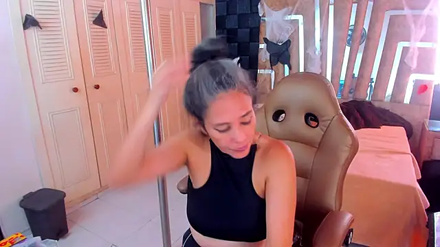 Snapshot of cute_sassy chatting on 11-08-25, 02:31 cute sassy online show from 11-08-25, 02:31