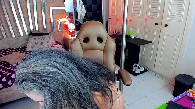 cute sassy online show from 04-19-26, 05:30