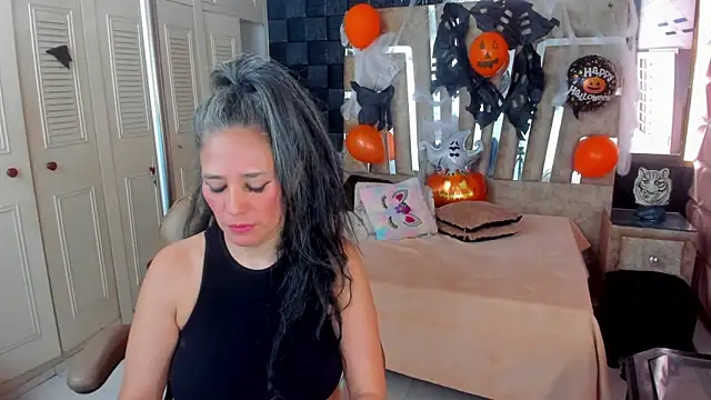 Snapshot of cute_sassy chatting on 10-29-25, 03:33 cute sassy online show from 10-29-25, 03:33