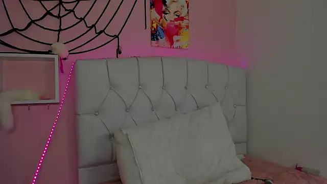 18candys online show from 10-20-25, 10:43