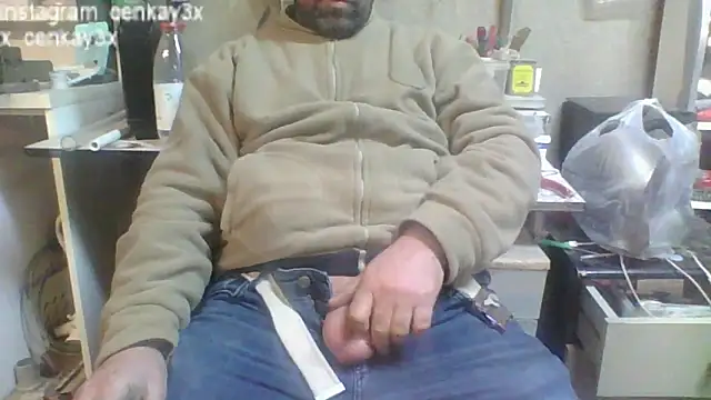 Snapshot of masculine_bear_daddy chatting on 12-28-24, 07:01 masculine bear daddy online show from 12-28-24, 07:01