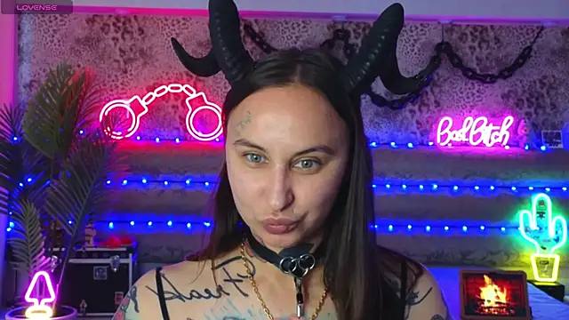 Snapshot of Cool_Freak_ chatting on 07-10-26, 10:04 Cool Freak online show from 07-10-26, 10:04