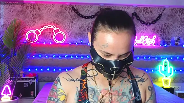 Snapshot of Cool_Freak_ chatting on 06-27-26, 12:22 Cool Freak online show from 06-27-26, 12:22
