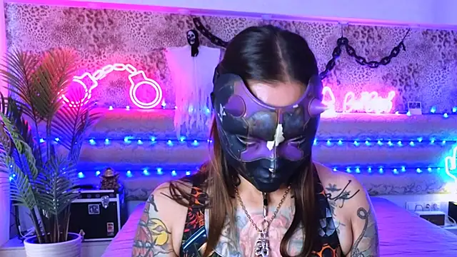 Cool Freak  online show from 10-18-25, 10:28