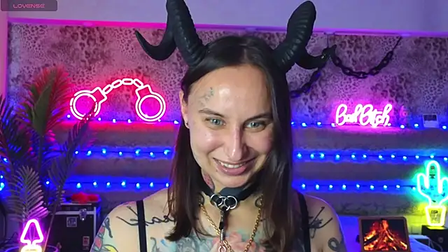 Cool Freak  online show from 05-15-26, 10:02