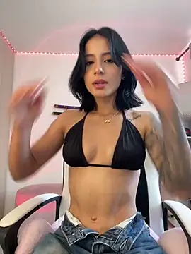 Ale Lewis online show from 02-19-25, 06:21