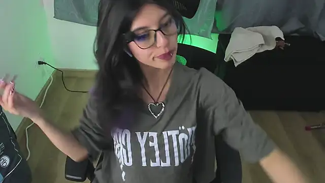Snapshot of NanaRott chatting on 03-18-25, 03:23 NanaRott online show from 03-18-25, 03:23