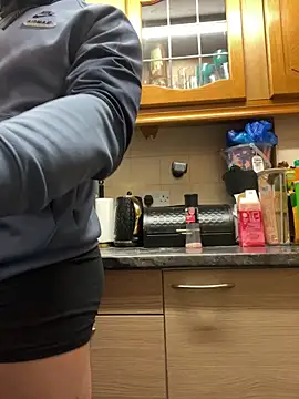 Snapshot of bigbrown- chatting on 03-13-25, 05:54 bigbrown- online show from 03-13-25, 05:54