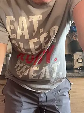 Snapshot of bigbrown- chatting on 03-09-25, 04:22 bigbrown- online show from 03-09-25, 04:22