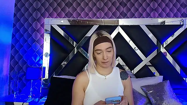 victoriaa lee  online show from 03-26-26, 07:12