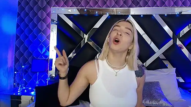 victoriaa lee  online show from 03-13-26, 07:41