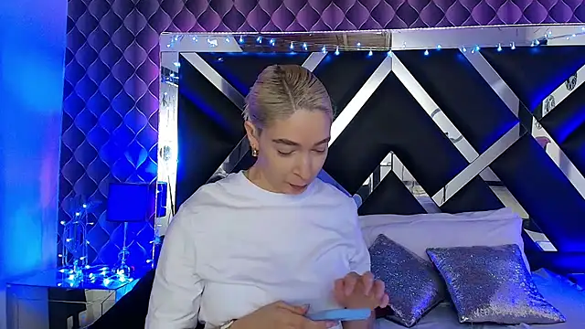 victoriaa lee  online show from 02-23-26, 07:25