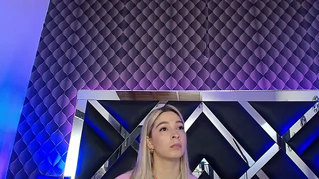 victoriaa lee  online show from 11-05-25, 07:17