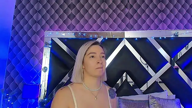 victoriaa lee  online show from 05-22-26, 07:34