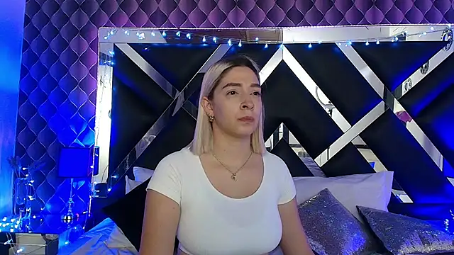 victoriaa lee  online show from 04-28-26, 07:07
