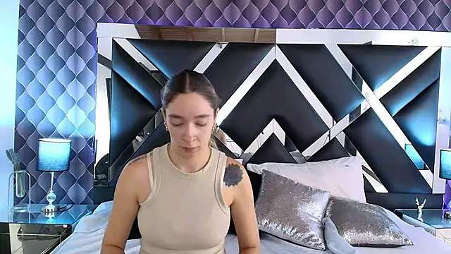 victoriaa lee  online show from 02-10-25, 07:17