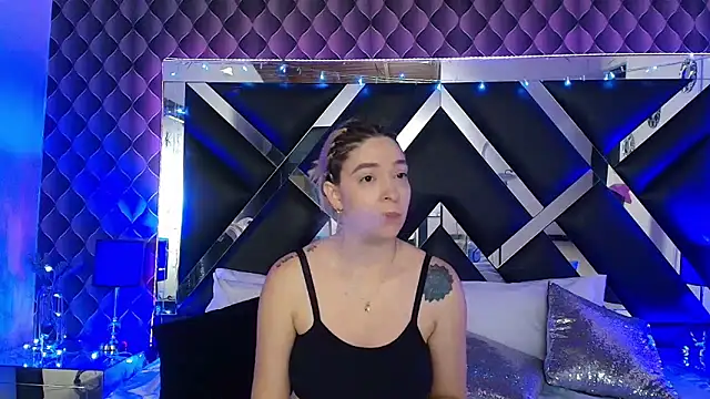 victoriaa lee  online show from 04-13-26, 07:51