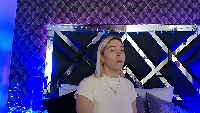 victoriaa lee  online show from 04-06-26, 06:53