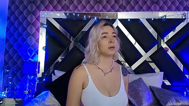 victoriaa lee  online show from 04-25-26, 07:22