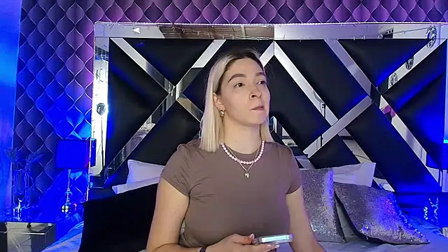victoriaa lee  online show from 05-08-26, 07:28