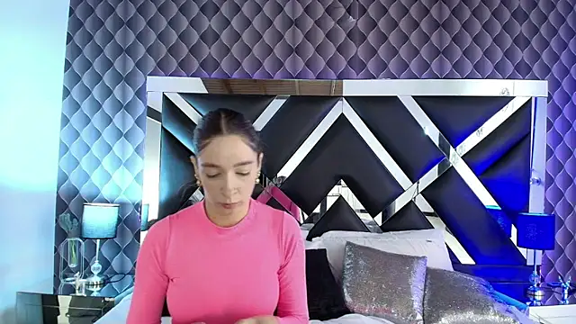 victoriaa lee  online show from 02-25-25, 09:48