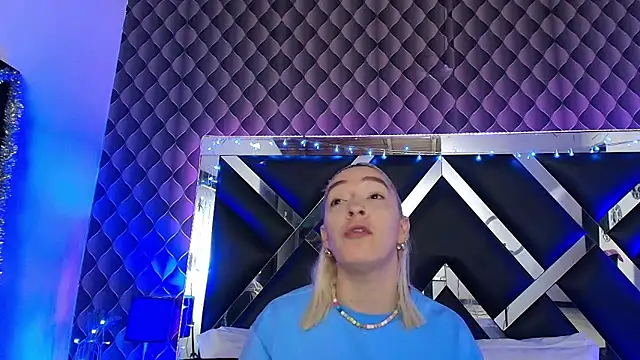 victoriaa lee  online show from 02-26-26, 07:47