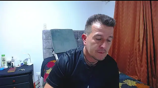 Snapshot of amaya_627 chatting on 06-12-26, 02:42 amaya 627 online show from 06-12-26, 02:42