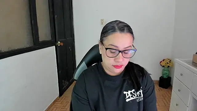 Snapshot of smile_sweetpao chatting on 10-17-25, 12:40 smile sweetpao online show from 10-17-25, 12:40