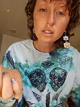 mossy kiss online show from 10-13-25, 05:25