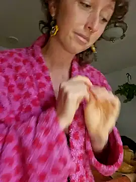 mossy kiss online show from 10-24-25, 04:17