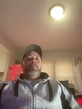 Snapshot of Cristian-Brayan chatting on 02-13-25, 01:37 Cristian-Brayan online show from 02-13-25, 01:37