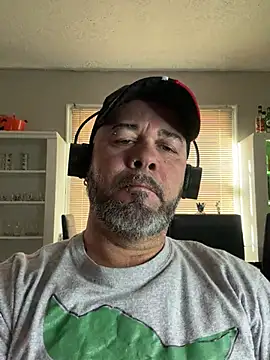 Snapshot of Cristian-Brayan chatting on 03-18-25, 01:12 Cristian-Brayan online show from 03-18-25, 01:12