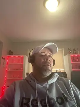 Snapshot of Cristian-Brayan chatting on 02-11-25, 01:20 Cristian-Brayan online show from 02-11-25, 01:20