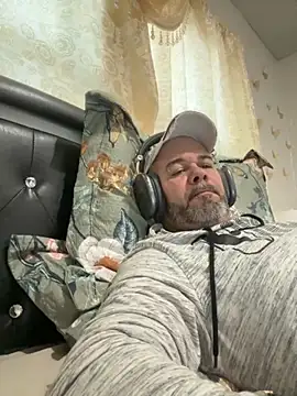 Snapshot of Cristian-Brayan chatting on 09-27-25, 11:49 Cristian-Brayan online show from 09-27-25, 11:49