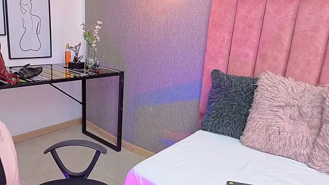 Alexa Thaylor  online show from 05-22-26, 04:49