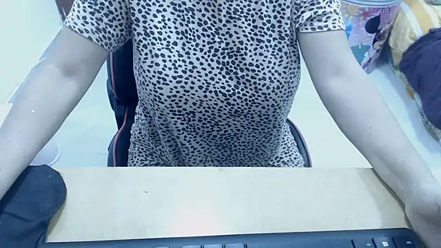 Valentina lara01 online show from 11-29-25, 11:27