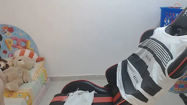 Valentina lara01 online show from 02-05-26, 05:47