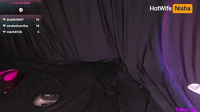 Snapshot of HotWifeNisha chatting on 10-05-25, 01:07 HotWifeNisha online show from 10-05-25, 01:07