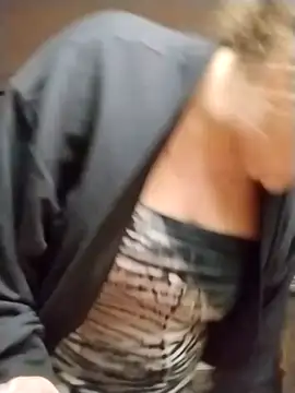 Snapshot of MissMagicMushroom chatting on 12-19-24, 08:34 MissMagicMushroom online show from 12-19-24, 08:34