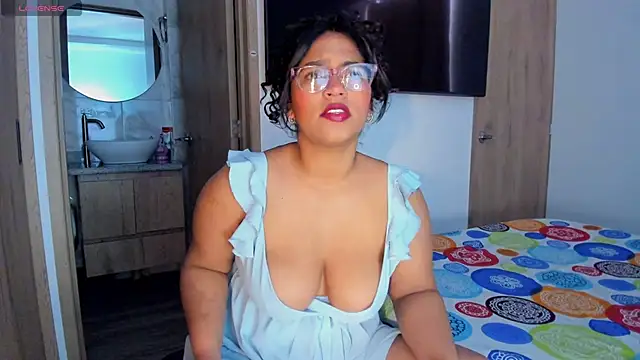Snapshot of iriss_25 chatting on 06-11-26, 02:03 iriss 25 online show from 06-11-26, 02:03