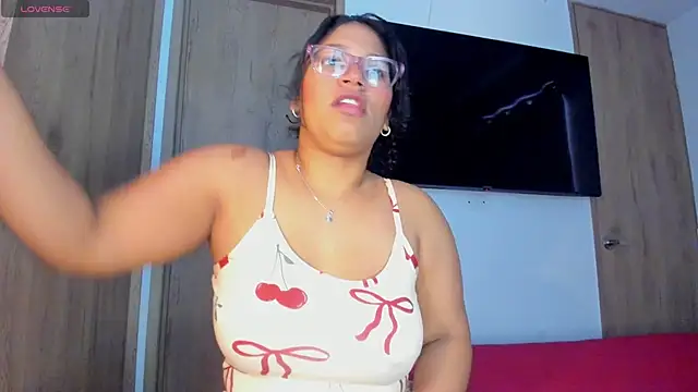 Snapshot of iriss_25 chatting on 06-16-26, 11:10 iriss 25 online show from 06-16-26, 11:10