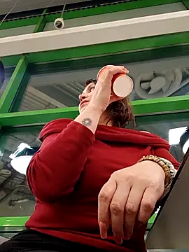 Snapshot of ROXOLANAA_SEXY chatting on 04-14-26, 05:51 ROXOLANAA SEXY online show from 04-14-26, 05:51