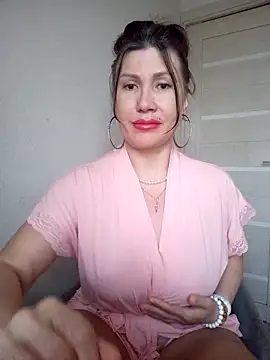 Snapshot of ROXOLANAA_SEXY chatting on 03-18-26, 03:24 ROXOLANAA SEXY online show from 03-18-26, 03:24