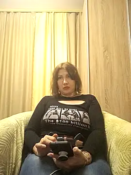 Snapshot of ROXOLANAA_SEXY chatting on 10-06-25, 06:30 ROXOLANAA SEXY online show from 10-06-25, 06:30